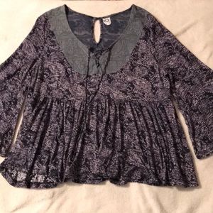 Beautiful Anthropology Akemi+Kin bell sleeve top.